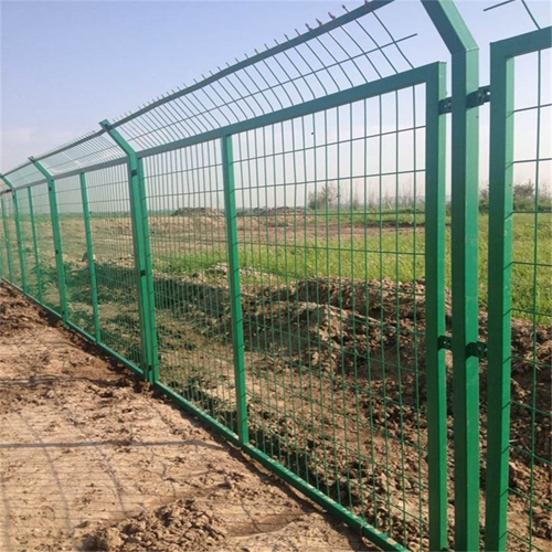 路邊水庫旁隔離網立柱固定方式